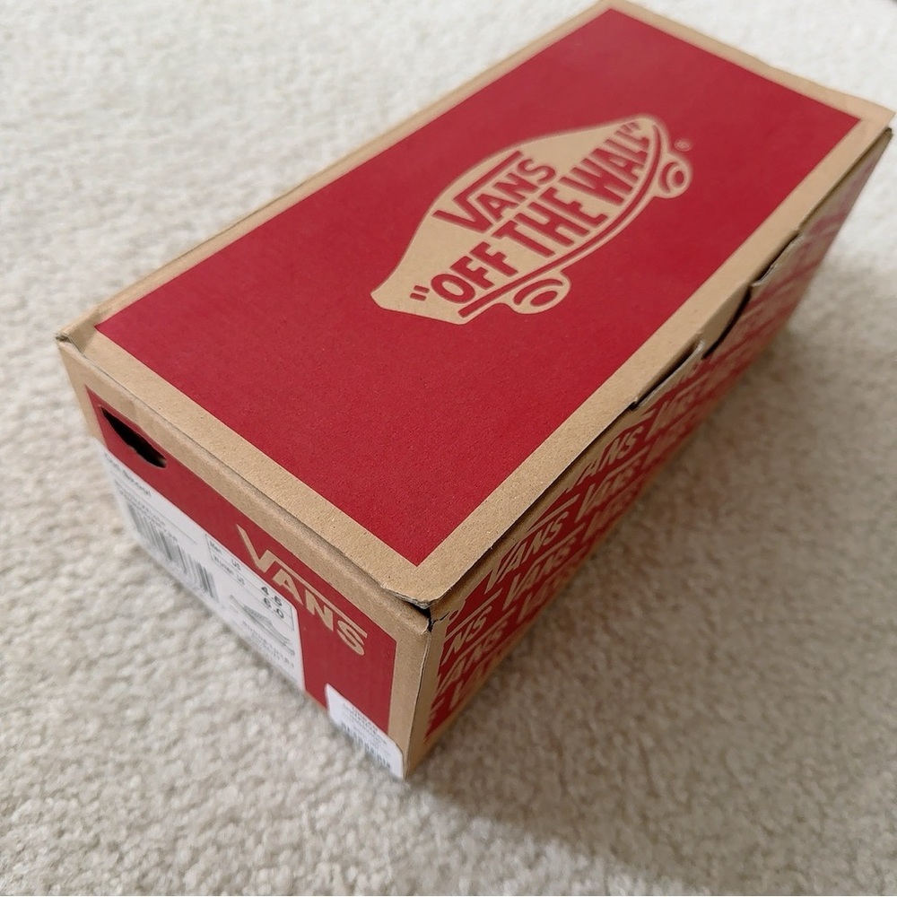 【NEW】Vans Old Skool Shoes - B4.5/W6 - Picture 2 of 9